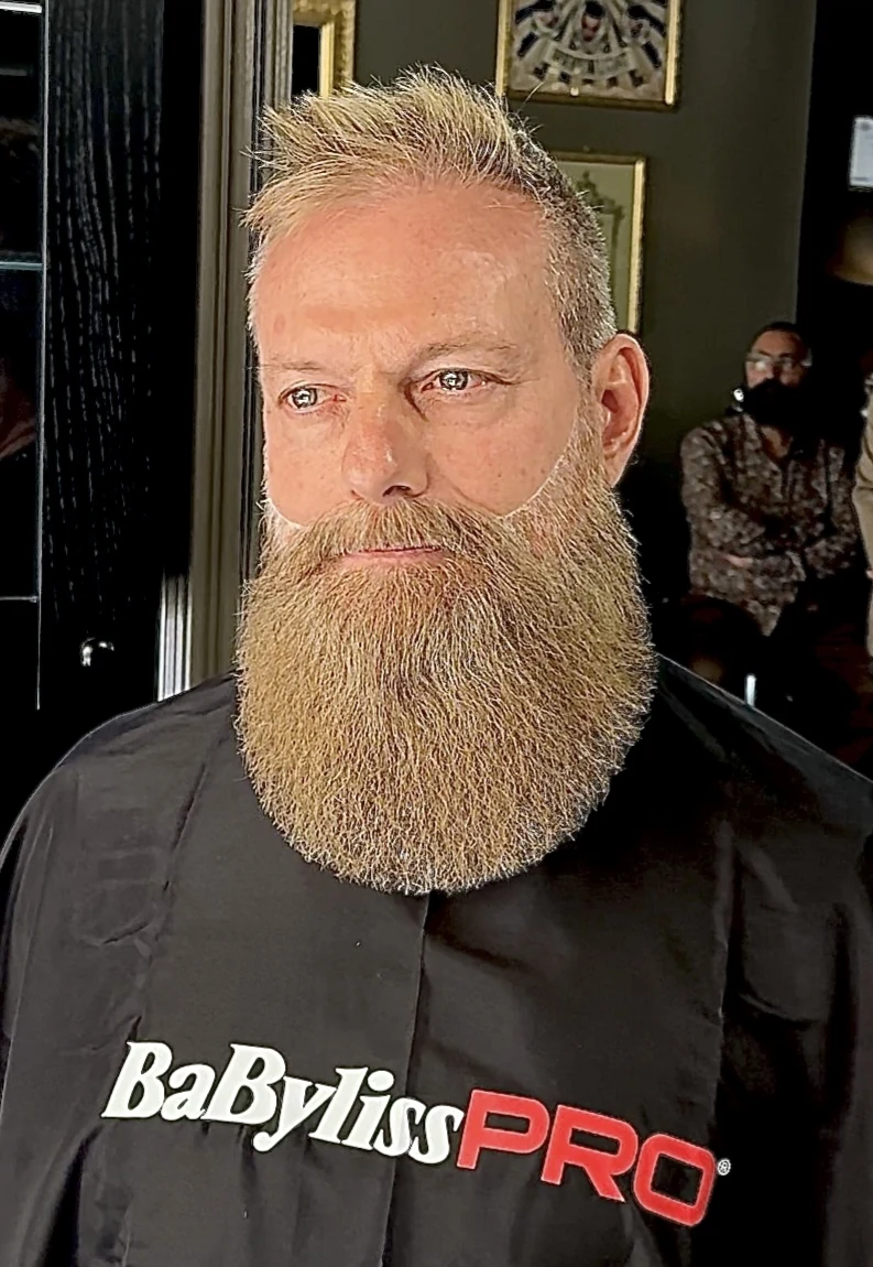 Taglio e barba lunga