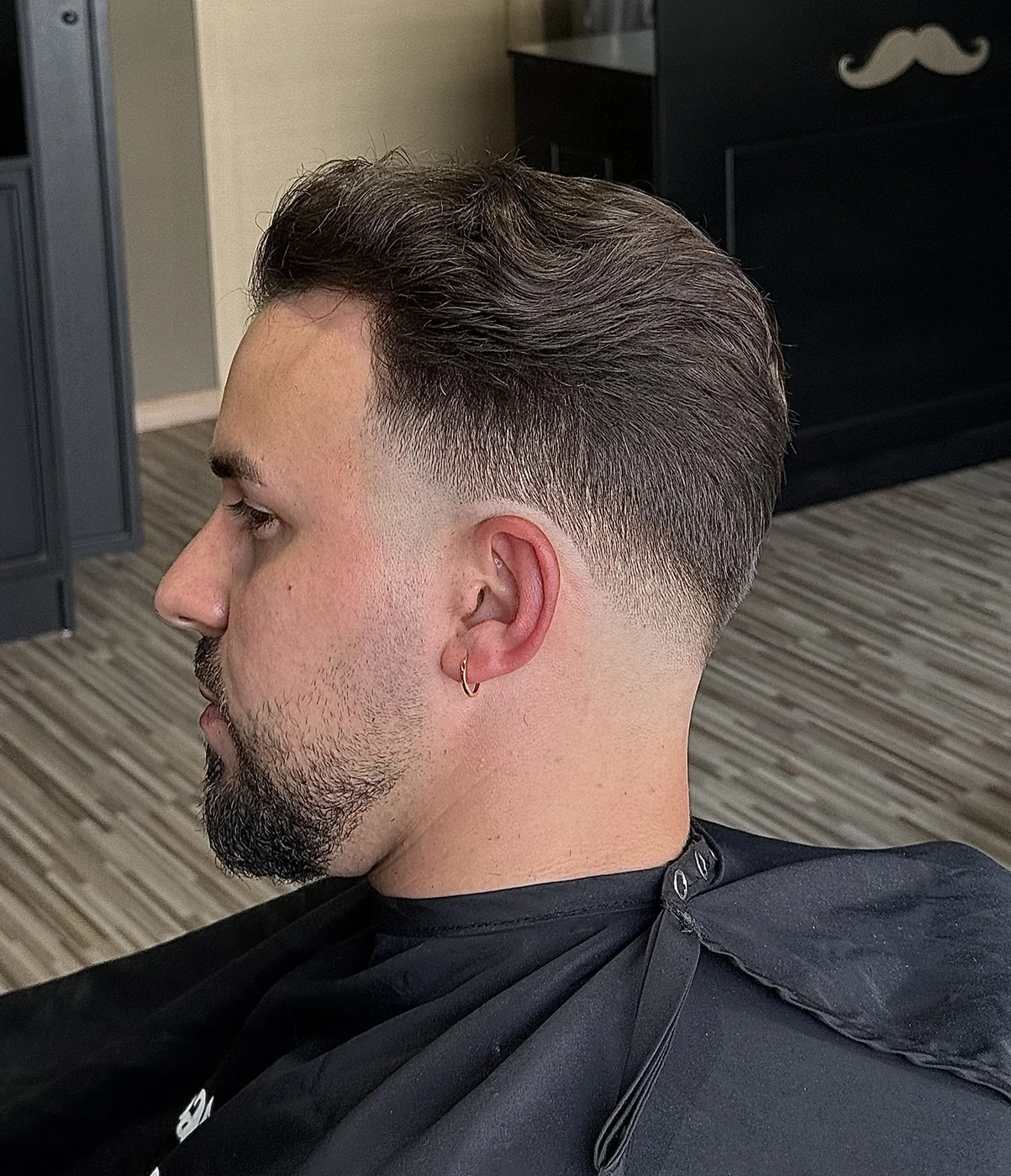 Taglio classico sfumato con barba